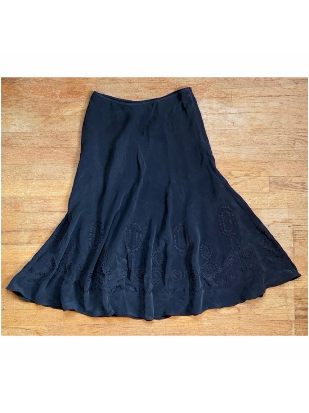 Jones New York Skirt Size 6 Black Eyelet Embroidered Bias Cut Silk Midi  Gorgeou